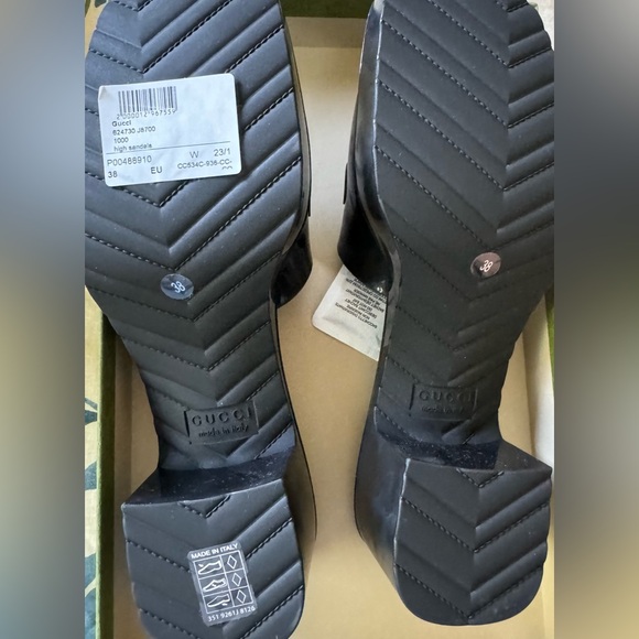 GUCCI Black Rubber Open Toe Platform Slide Sandals - Picture 4 of 4